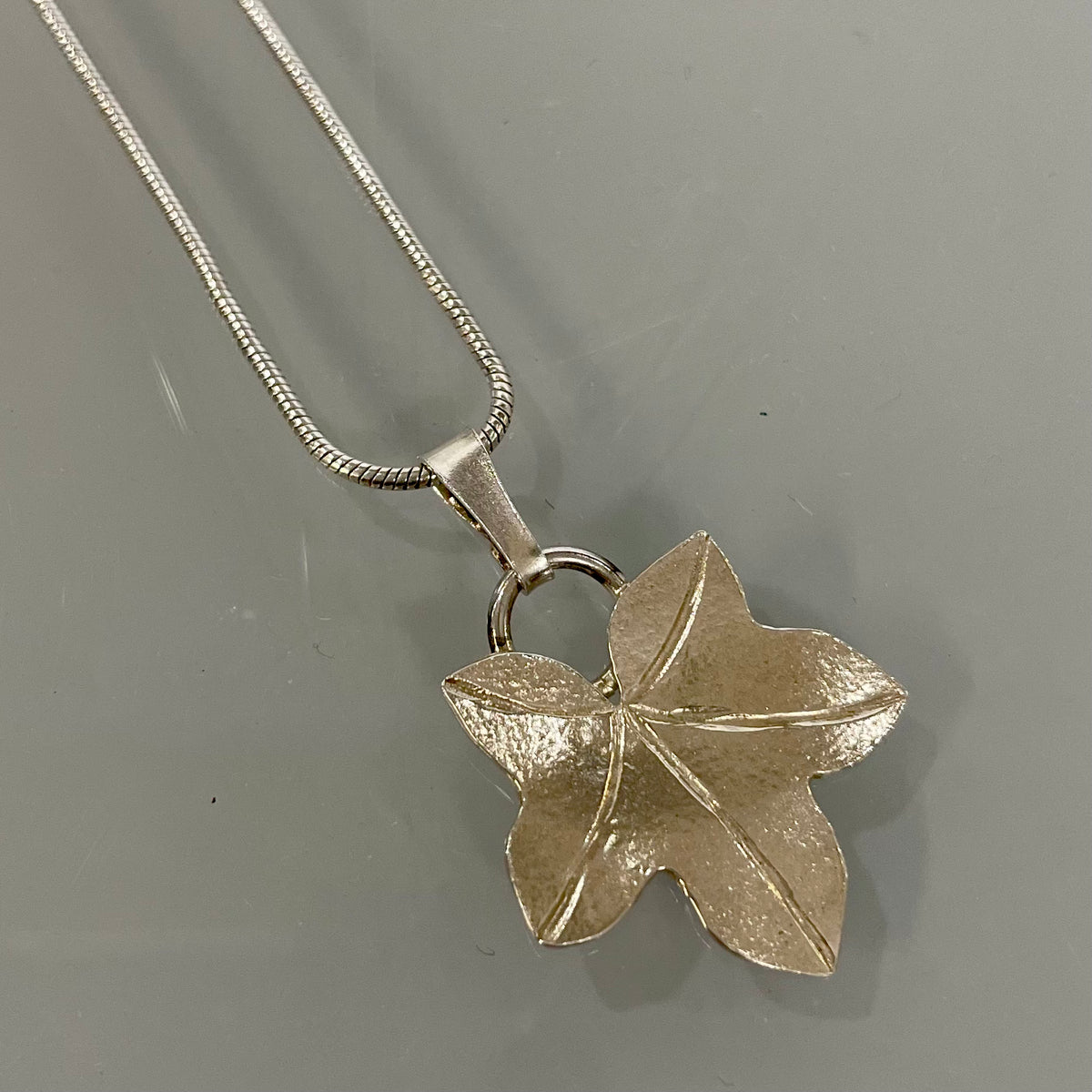 Silver ivy hot sale leaf necklace