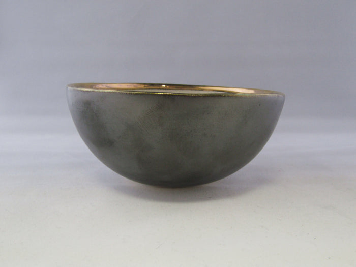 Small bowl with Sitting Hare and Gold Detailing