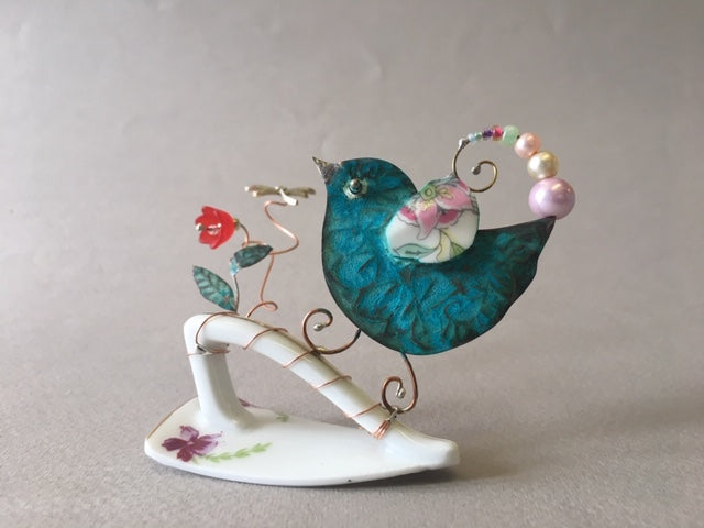 Small Birdie on Cup Handle by Linda Lovatt